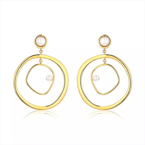 3/$30 💛 Faux Pearl Geometric Earrings - Picture 2 of 4